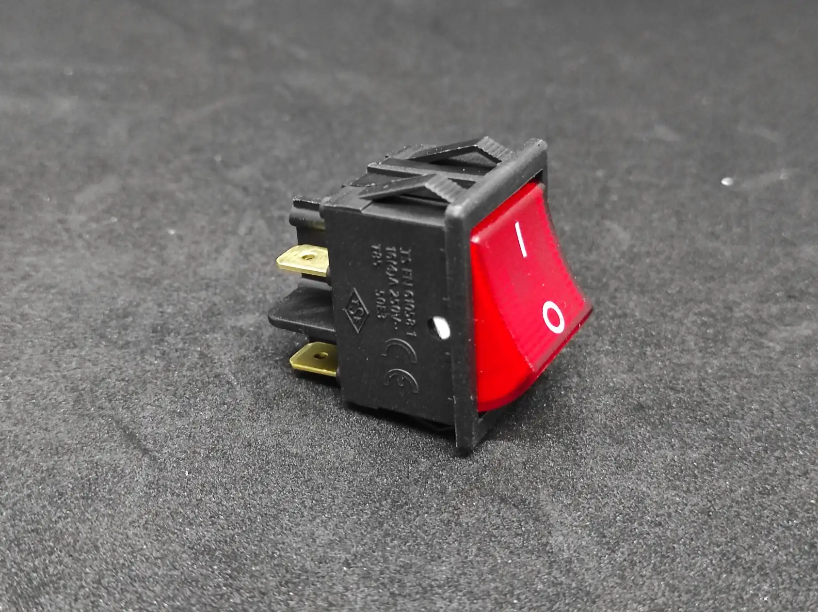 KARE ANAHTAR KIRMIZI 0-1