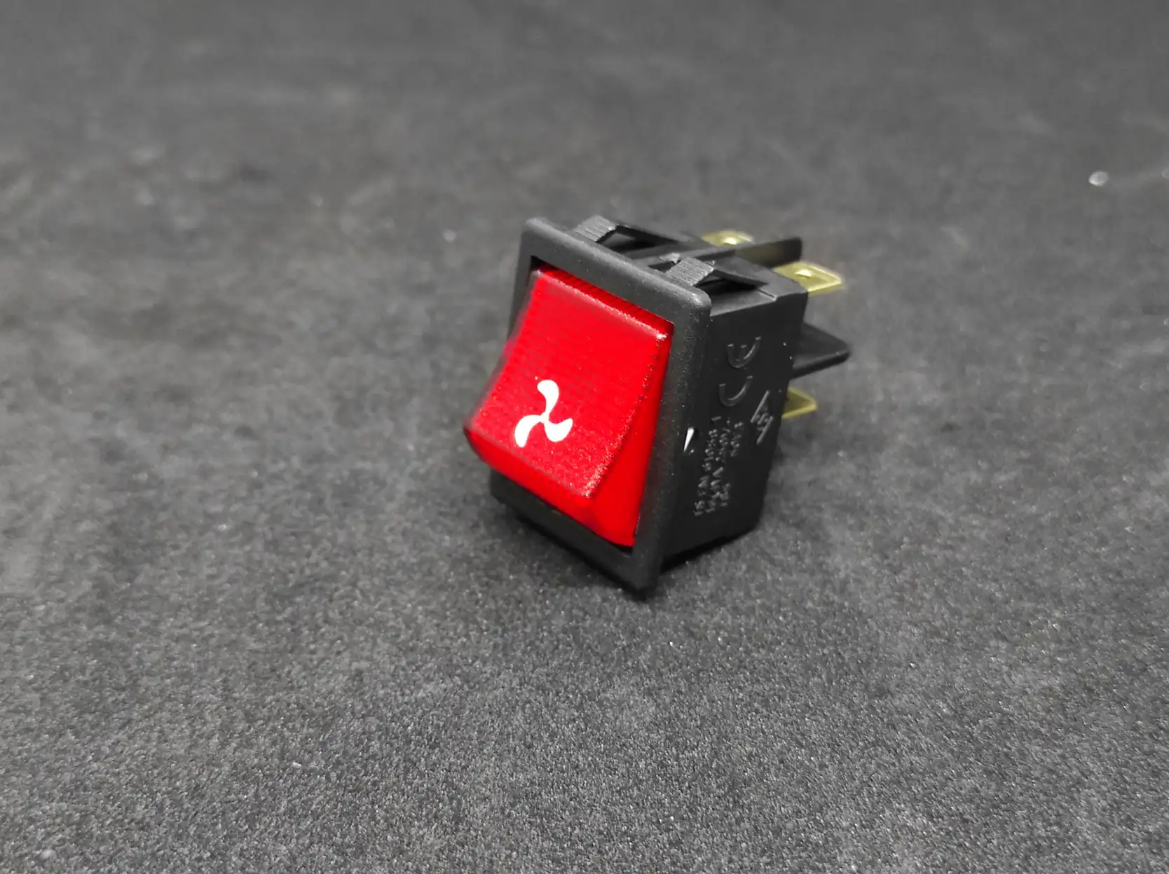 KARE ANAHTAR KIRMIZI FAN