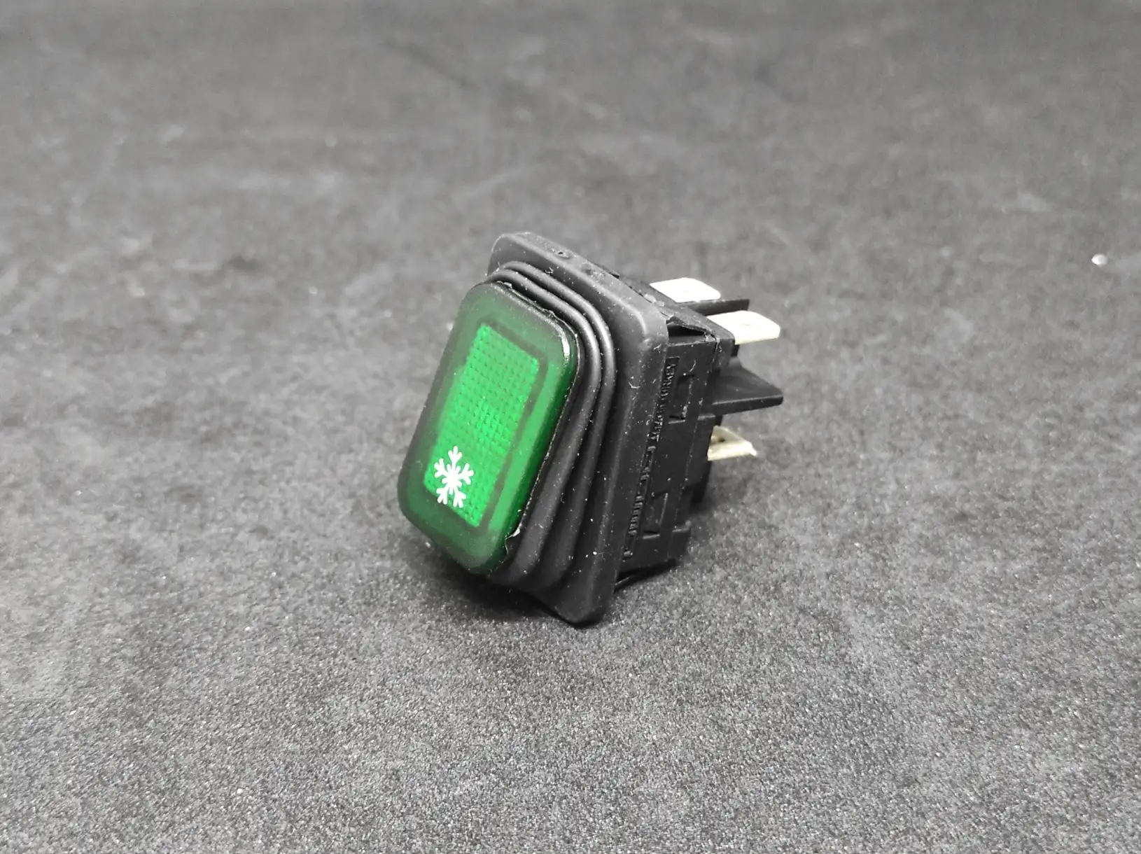 KÖRÜKLÜ ANAHTAR YEŞİL KAR