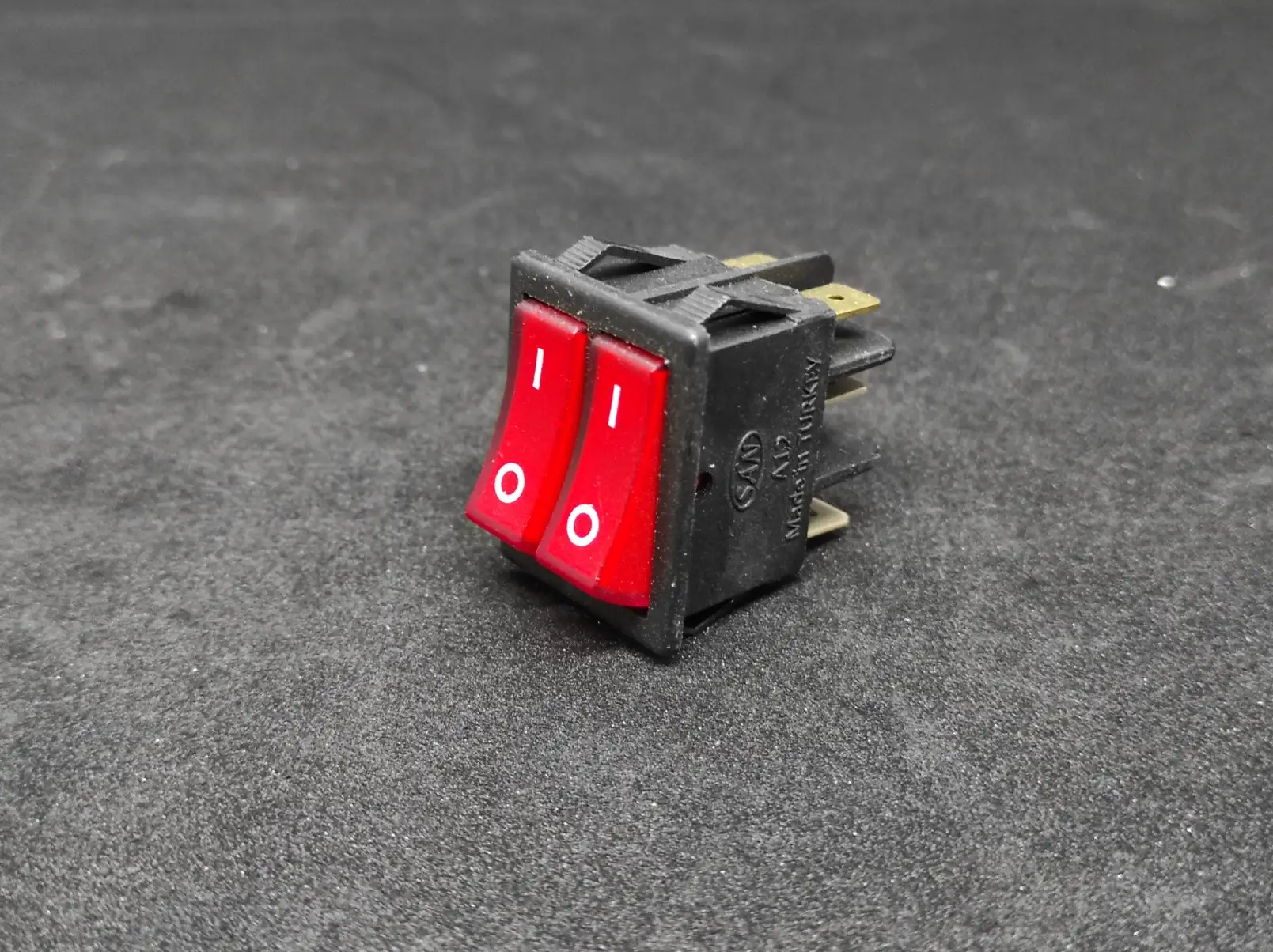 KARE İNCE İKİLİ ANAHTAR KIRMIZI 0-1